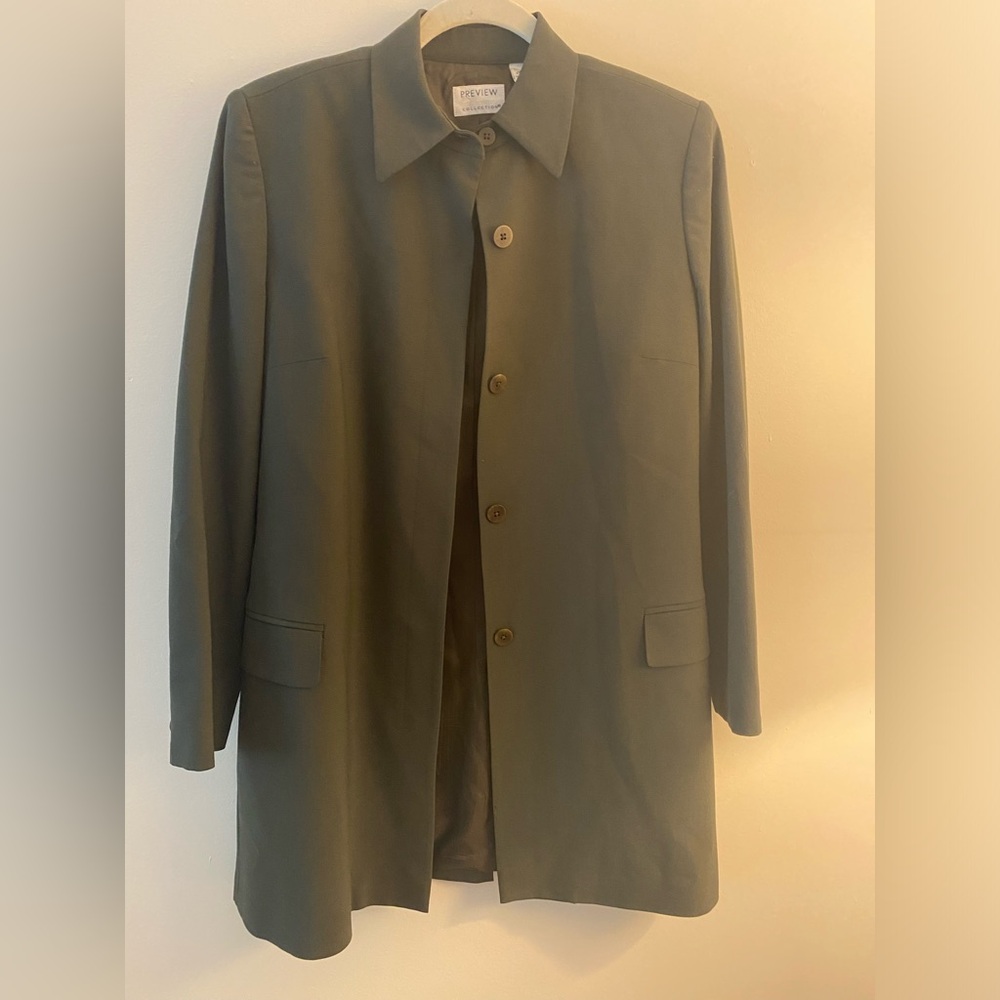 Woman’s Preview Collection olive green jacket. 💚 Preview collection. Beautiful!